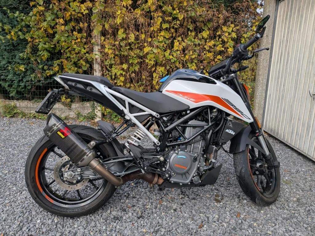 KTM Duke 390 Quickshifter en Akrapovic, Motoren, 390 cc, Sportuitlaat, Minimaal motorrijbewijs A2, 1 cilinder