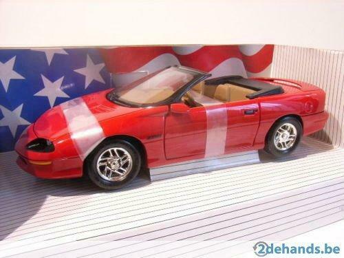 1:18 ERTL Chevrolet Camaro Z28 1996 cabrio rood oude uitgave, Enlèvement ou Envoi, Comme neuf, Voiture