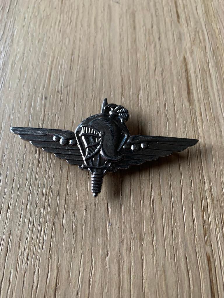 Beret badge genie para zilverkleur, Verzamelen, Militaria | Algemeen, Verzenden