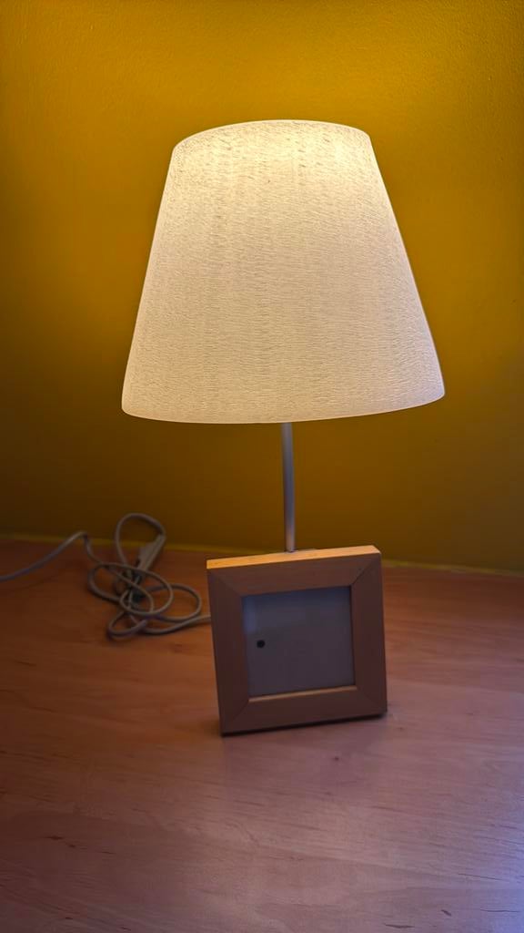 IKEA tafellamp met fotohouder en schakelaar, Ophalen of Verzenden, Zo goed als nieuw