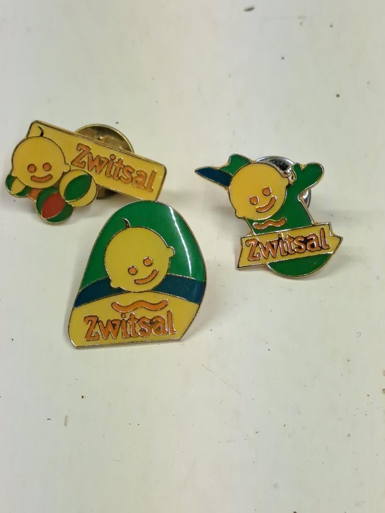 3 verschillende pins zwitsal, Ophalen of Verzenden, Zo goed als nieuw
