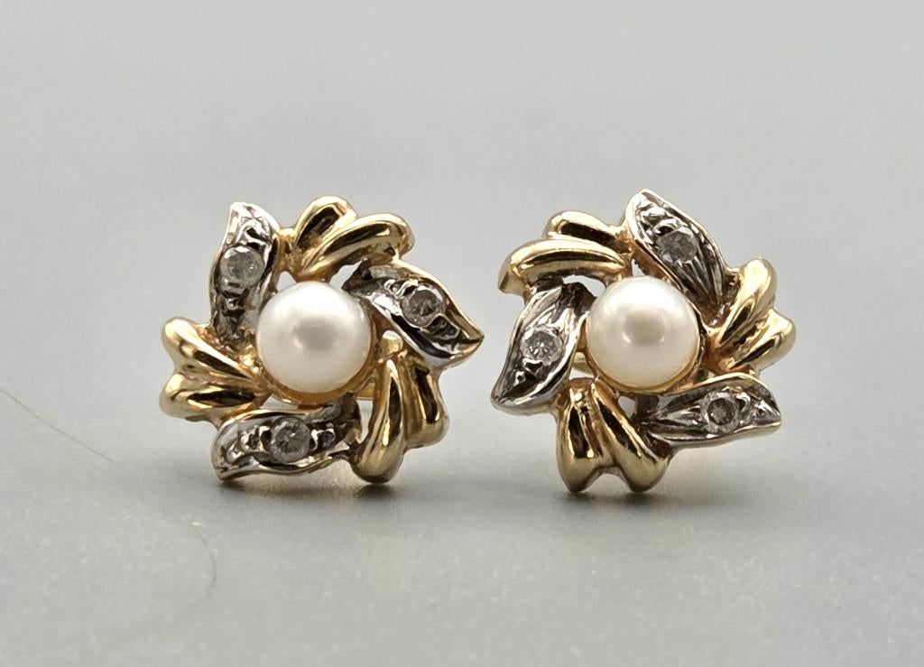 Gouden vintage oorbellen parel en diamant. 2025/818., Puces ou Clous, Or, Comme neuf, Or