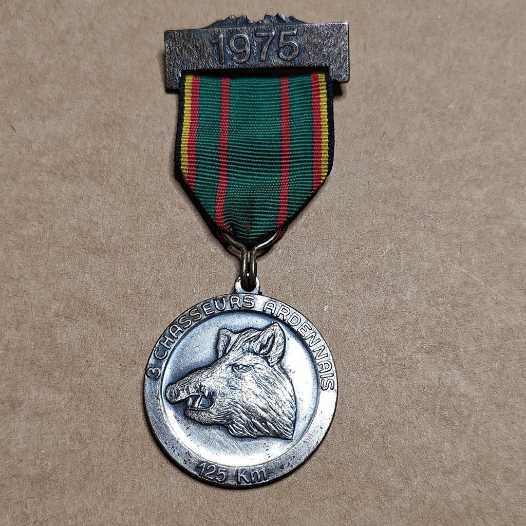 Médaille Chasseurs Ardennais Marche Arlon-Vielsalm 1975, Enlèvement ou Envoi, Armée de terre, Ruban, Médaille ou Ailes