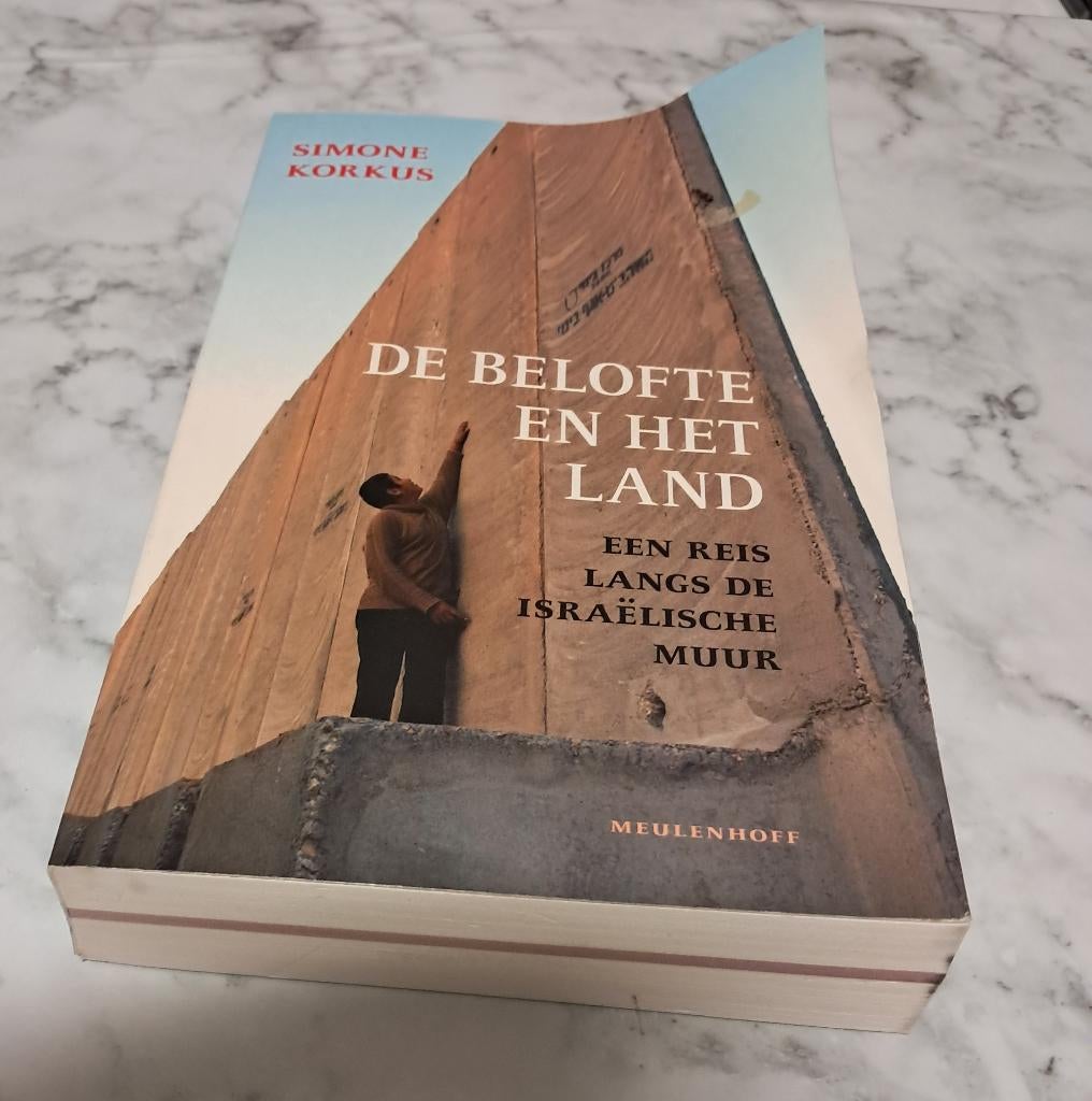 De belofte en het land - Simone Korkus, Simone Korkus, Nieuw, Ophalen of Verzenden, Politiek en Staatkunde