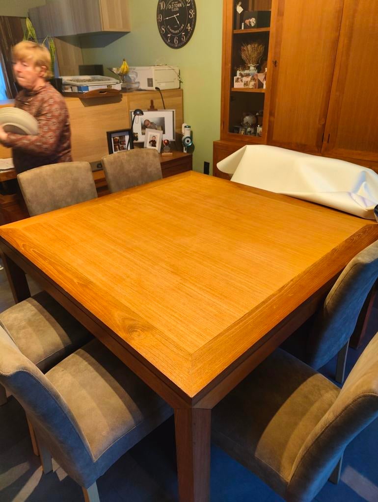 Vierkante tafel, Enlèvement
