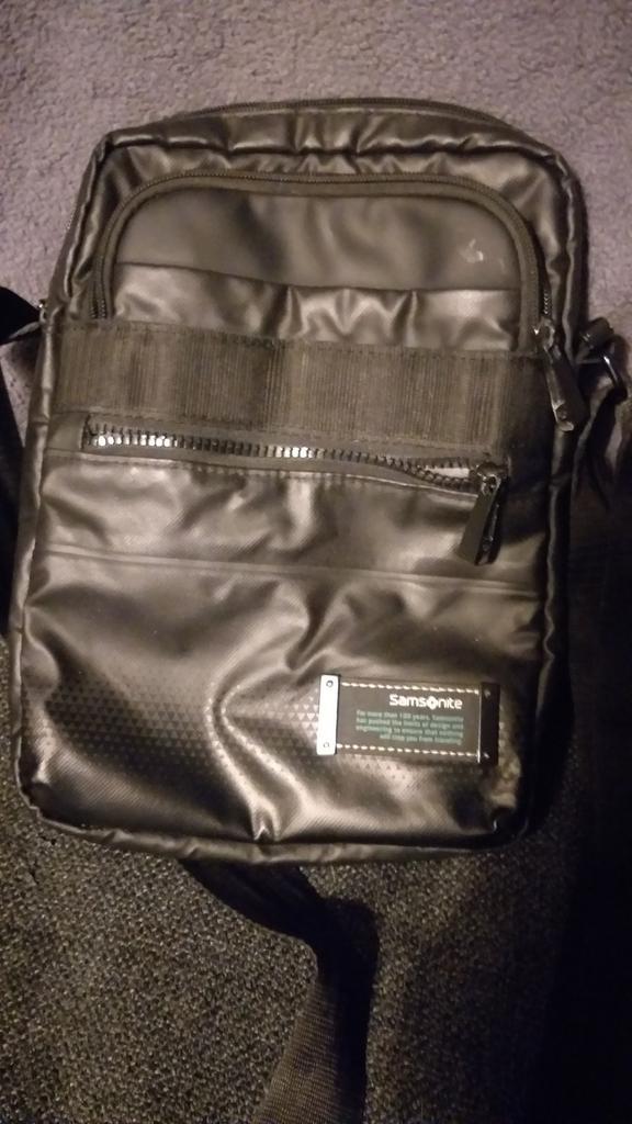 Sac à bandoulière Samsonite noir, Informatique & Logiciels, Sacoches d'ordinateur portable, Enlèvement