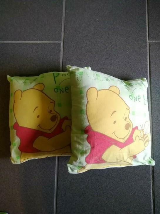 2 kussentjes Winnie The Pooh., Huis en Inrichting, Ophalen, Zo goed als nieuw