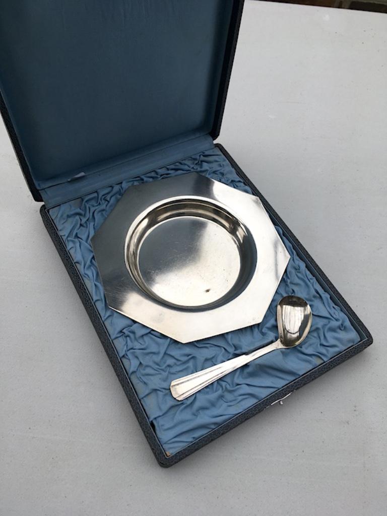 Ancien coffret naissance (Assiette + cuiller), Enfants & Bébés, Cadeaux d'accouchement & Assiettes de naissance, Utilisé, Cadeau d'accouchement