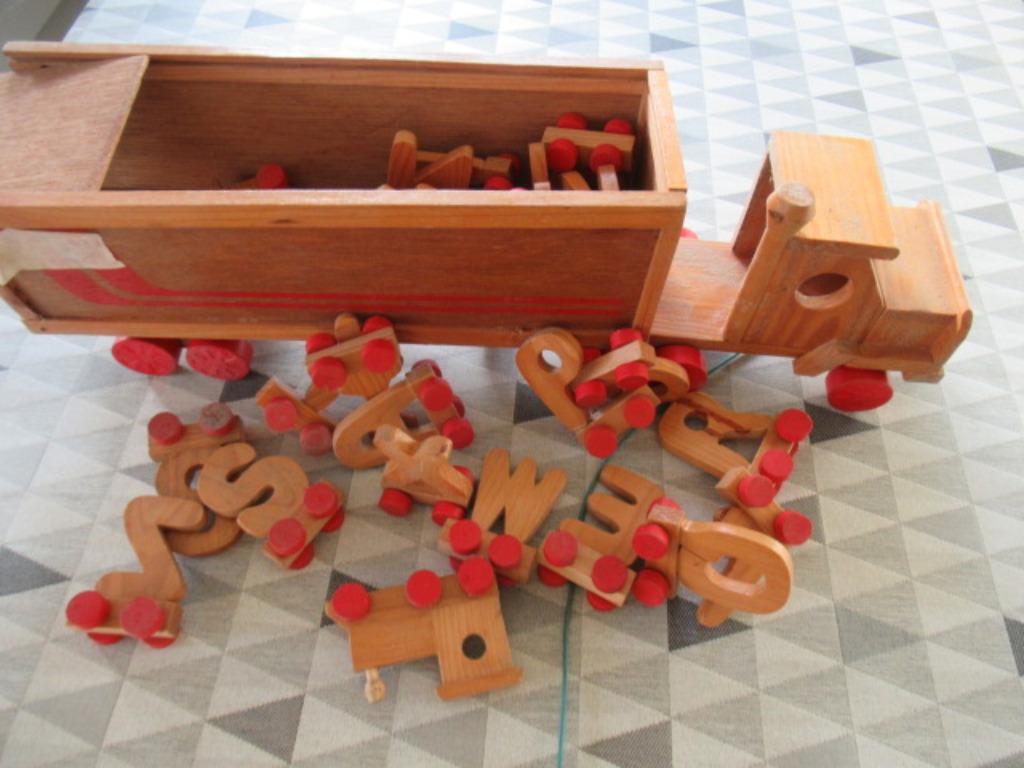 houten camion met letters / cijfers op wielen, Enlèvement ou Envoi