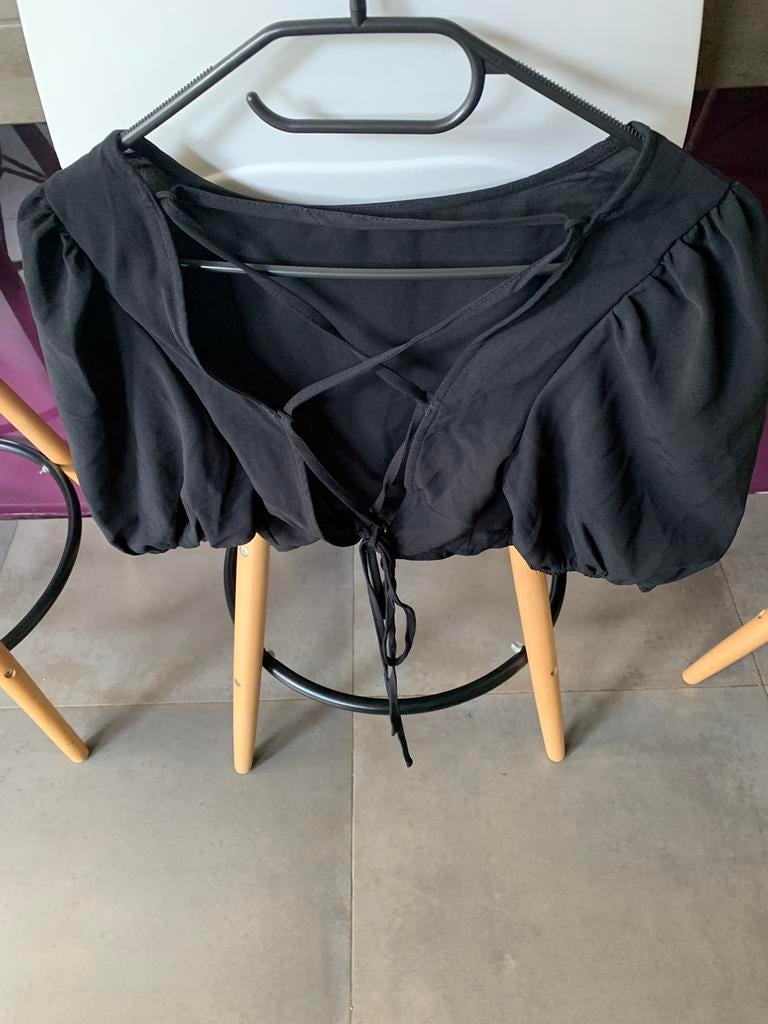 Joli top taille S noir, Vêtements | Femmes, Tops, Enlèvement ou Envoi, Comme neuf, Taille 36 (S), Noir