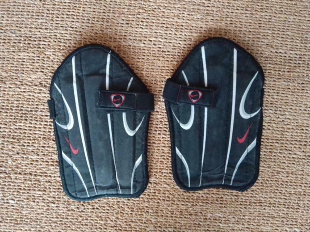 A vendre protège-tibias football / volley-ball, Taille S, Enlèvement, Utilisé, Autres types