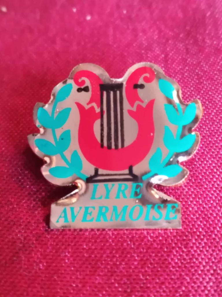 Pin's lyre avermoise, Enlèvement ou Envoi, Utilisé, Autres sujets/thèmes, Insigne ou Pin's