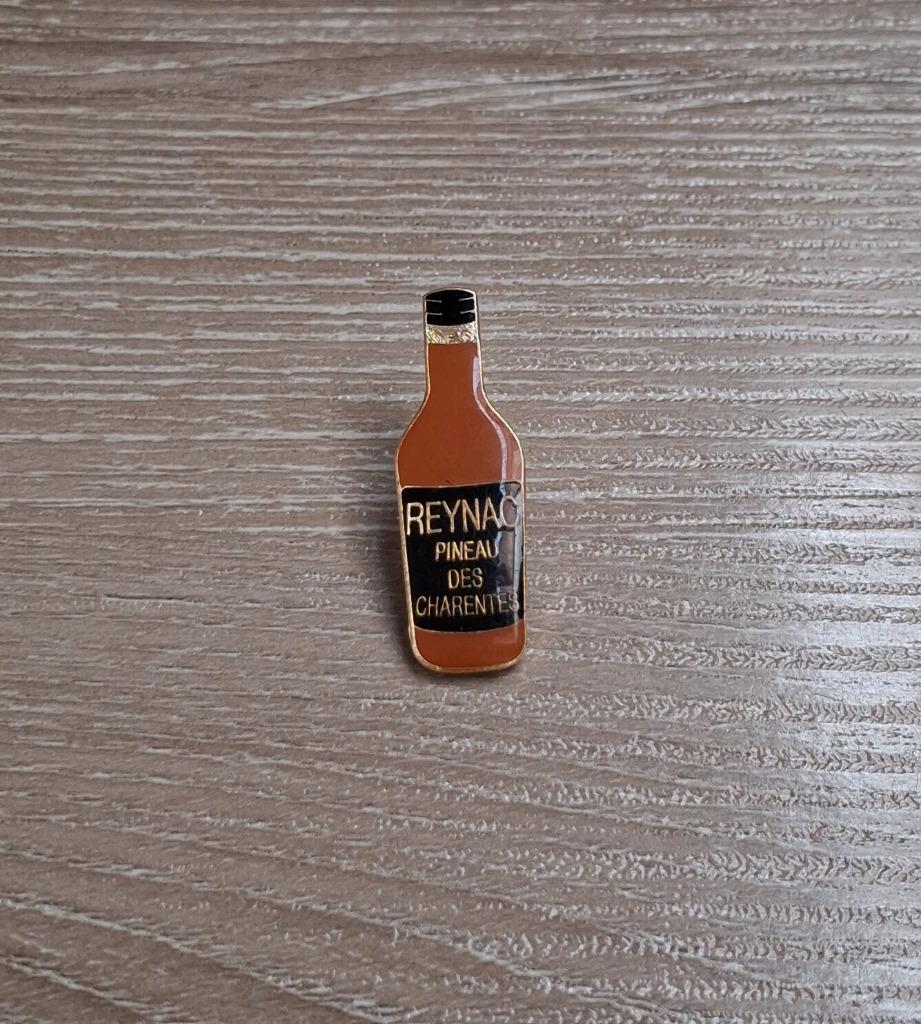 PIN - REYNAC - PINEAU DES CHARENTES - VIN - WIJN - COGNAC, Verzamelen, Verzenden, Gebruikt, Merk, Speldje of Pin
