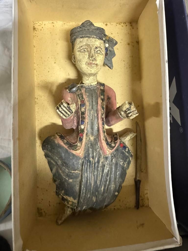 Aziatische beeldjes uit de Oudheid, Ophalen