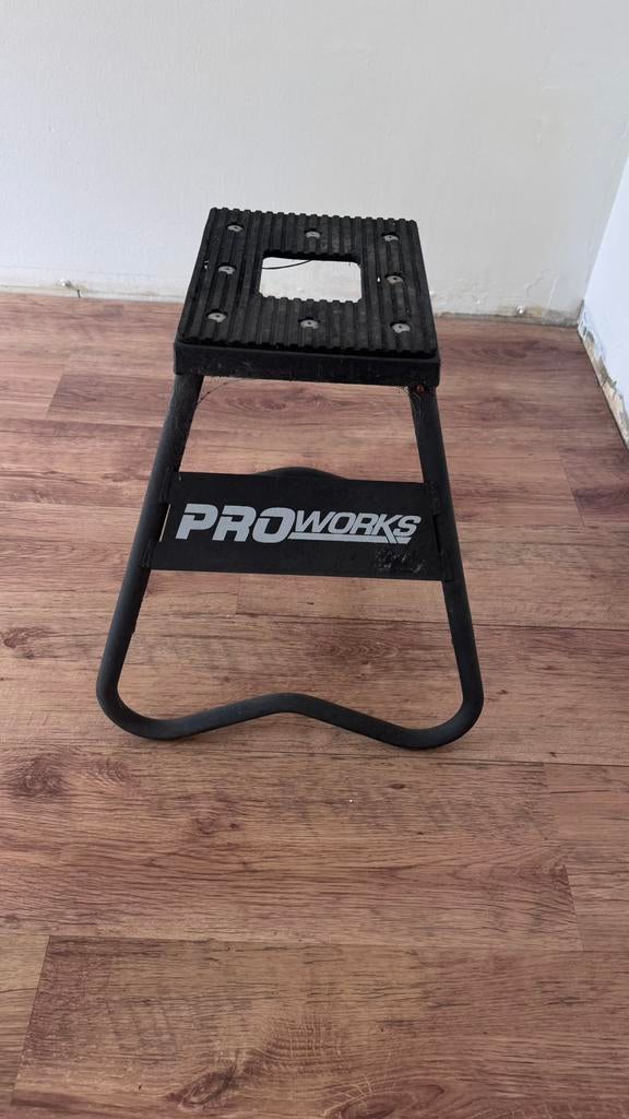 Tabouret pour moto Pro Works, Enlèvement, Comme neuf