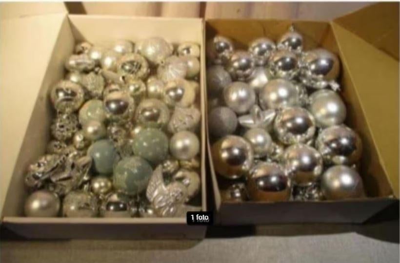 Mooie Partij van Zilverkleurige Kerstballen, Diversen, Kerst, Ophalen of Verzenden, Zo goed als nieuw