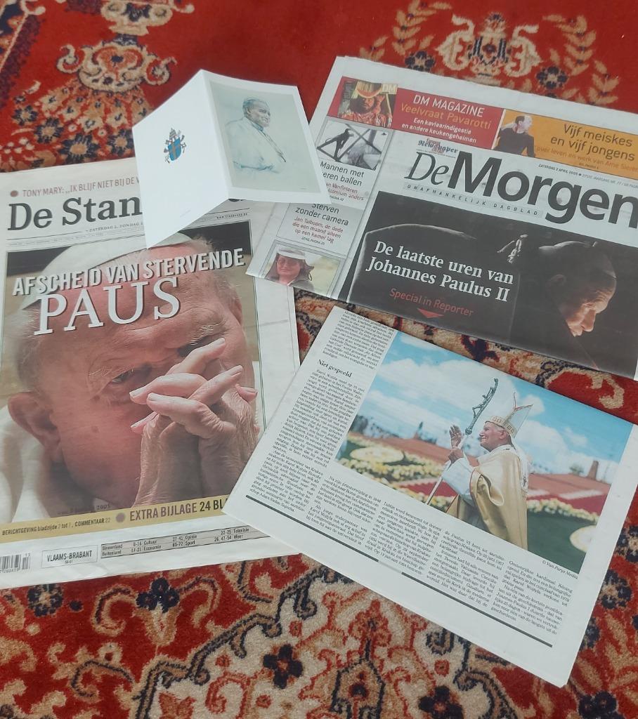 Oude kranten 2005 + doodsprentje, Verzamelen, Ophalen, 1980 tot heden, Krant