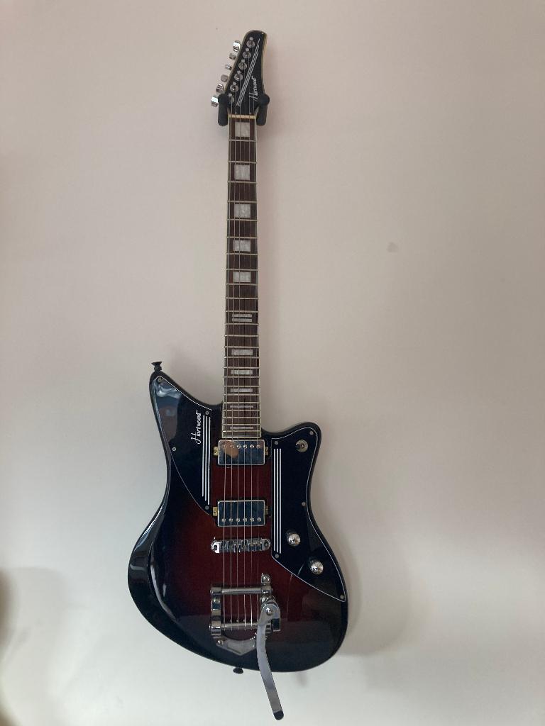 Guitare Hartwood Charger vibrato / échange contre synthé !, Enlèvement, Comme neuf, Solid body, Autres marques