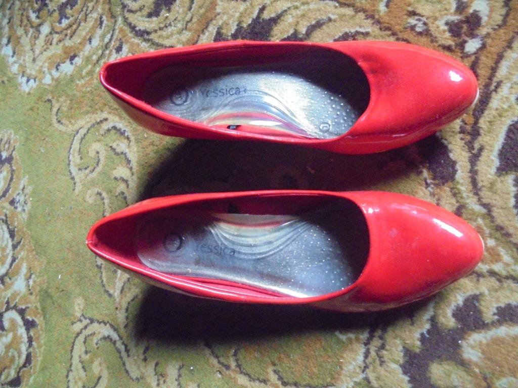 escarpins rouges à petit talon yessica taille 36, Enlèvement ou Envoi, Yessica, Escarpins, Neuf