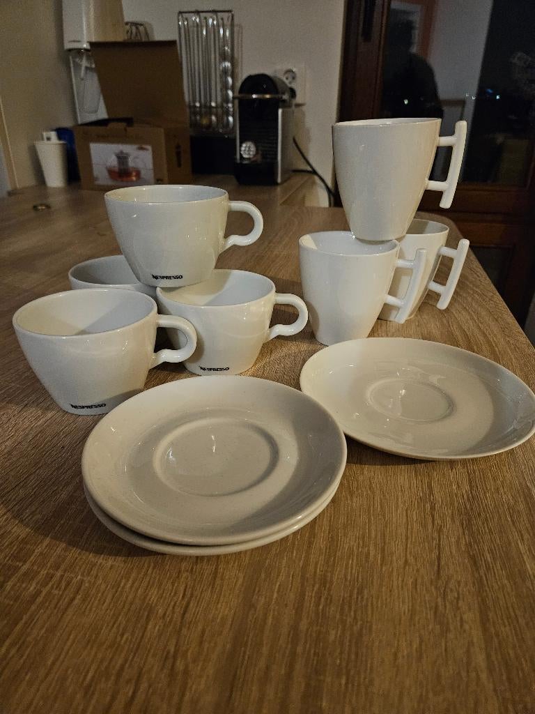 4 tasses Nespresso + 3 tasses + 3 soucoupes – À donner, Maison & Meubles, Cuisine | Vaisselle, Utilisé, Tasse(s) et/ou soucoupe(s)