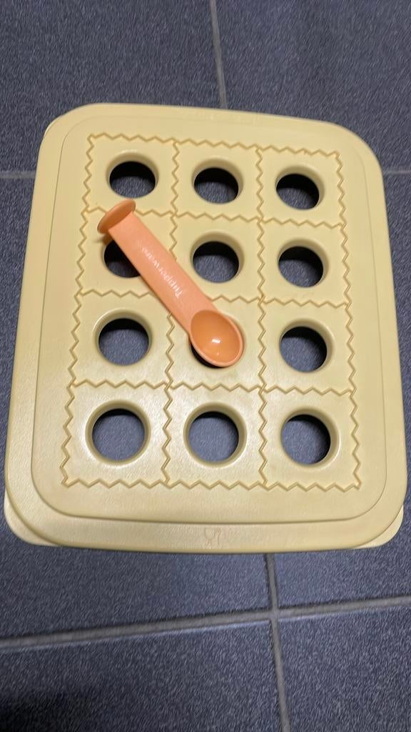 Plaque à ravioli Tupperware, Enlèvement ou Envoi, Comme neuf, Jaune, Autres types