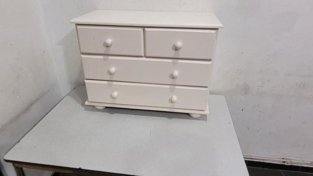 petit commode cen bois couleur blanc avec quatre tiroirs, Enlèvement ou Envoi, Comme neuf