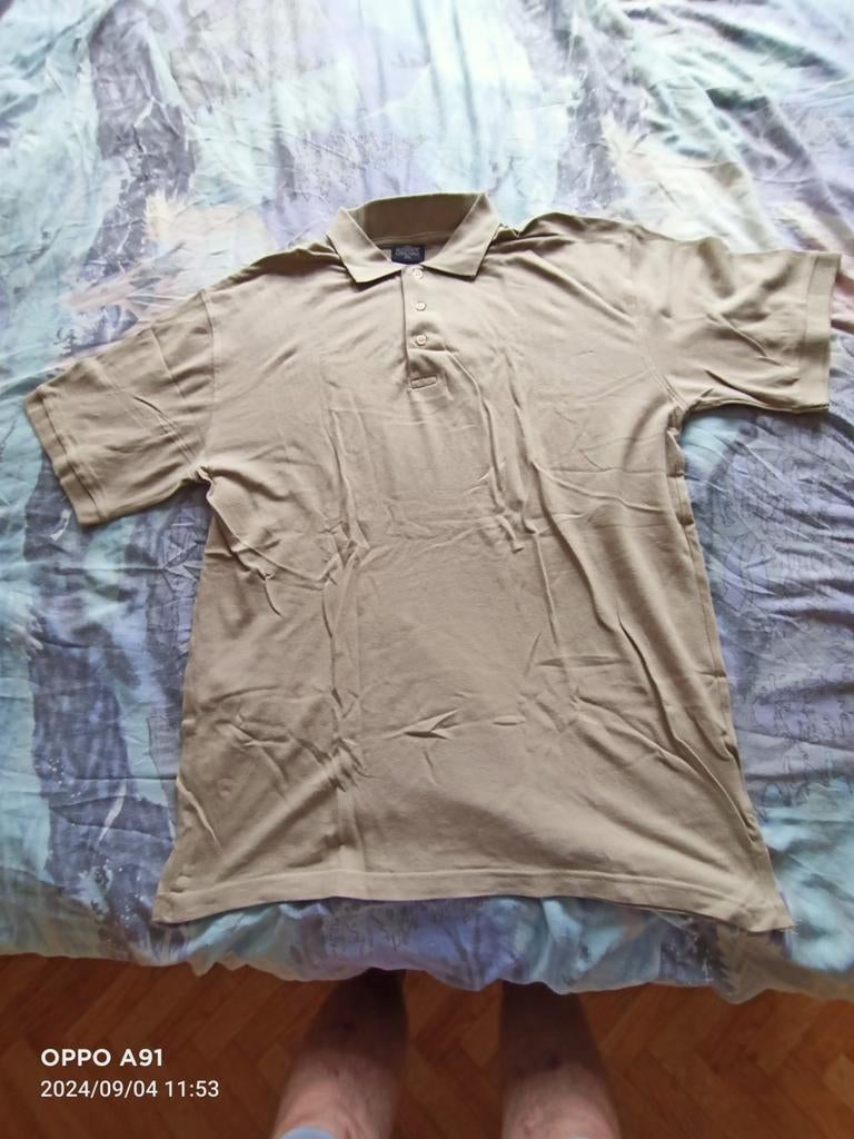 Polo brun clair, Enlèvement, Porté