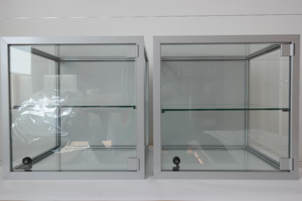 Design vitrinekast van Marzorati Ronchetti, ITalia., Ophalen, Minder dan 50 cm, Nieuw, Glas