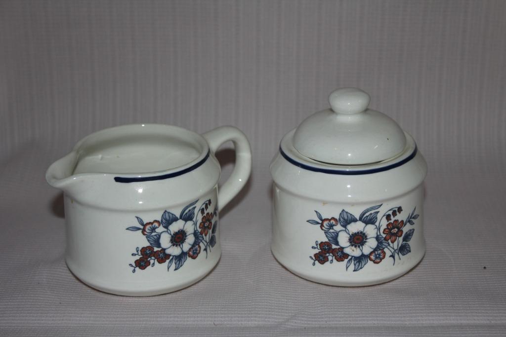 Verschillende koffie/Thee en melkkannetjes, Ophalen