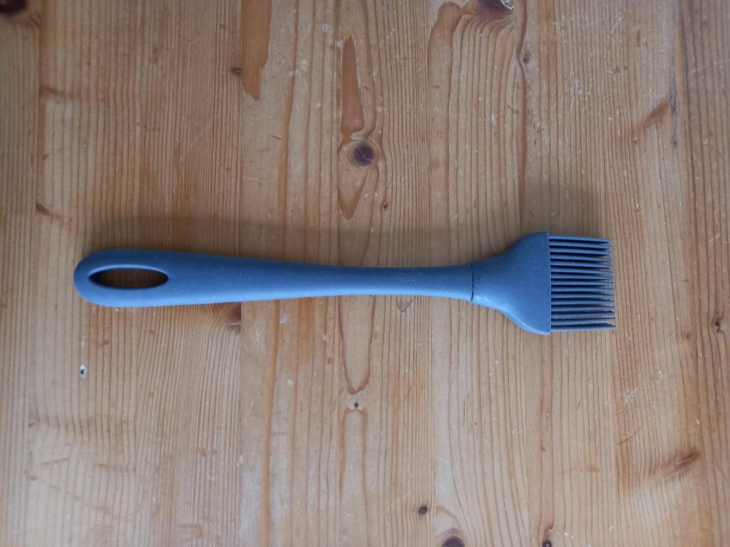 Pinceau de cuisine en silicone gris en très bon état, Maison & Meubles, Enlèvement ou Envoi, Comme neuf
