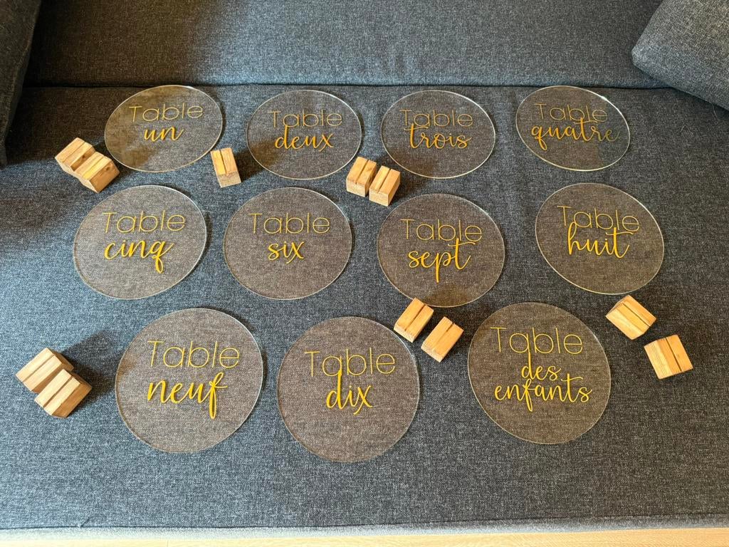 11 numéros de table en plexi pour événements divers, Enlèvement ou Envoi, Comme neuf