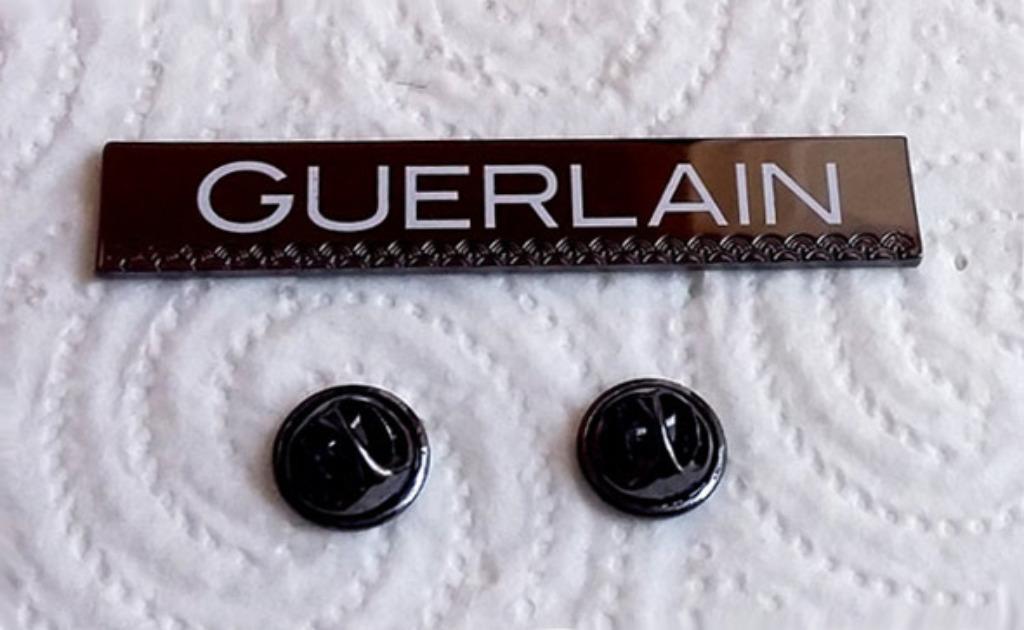 GUERLAIN Pin's parfums Guerlain effet miroir, MAGNIFIQUE ET, Collections, Envoi, Neuf, Insigne ou Pin's