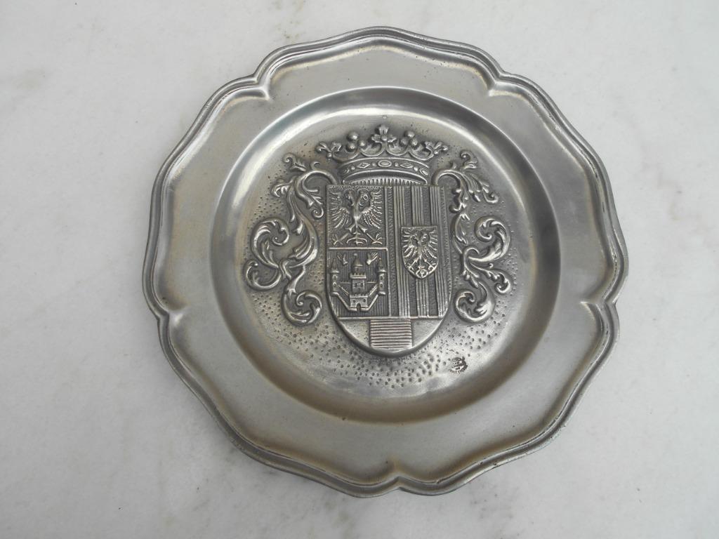 assiette étain pur Les etains du Prince Eveque, Enlèvement ou Envoi