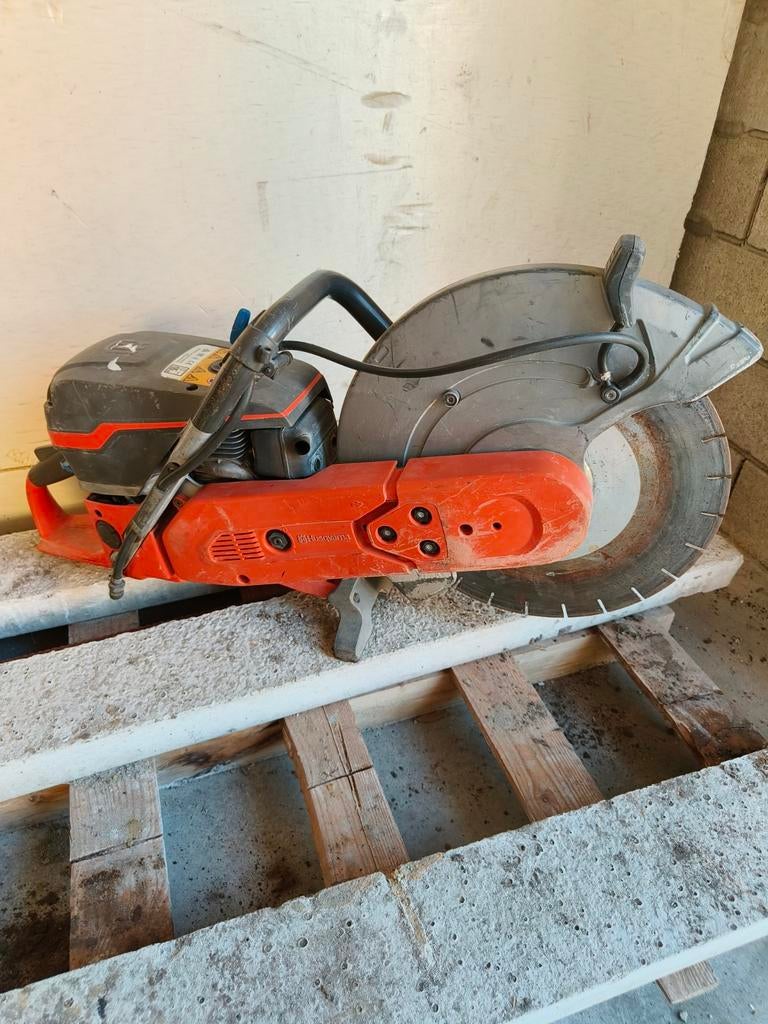 Doorslijper Husqvarna k970 te huur, Doe-het-zelf en Bouw, Gereedschap | Slijpmachines, Ophalen