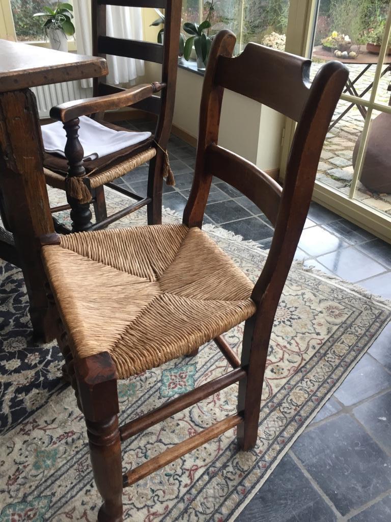 Antieke eetkamer stoelen, Enlèvement