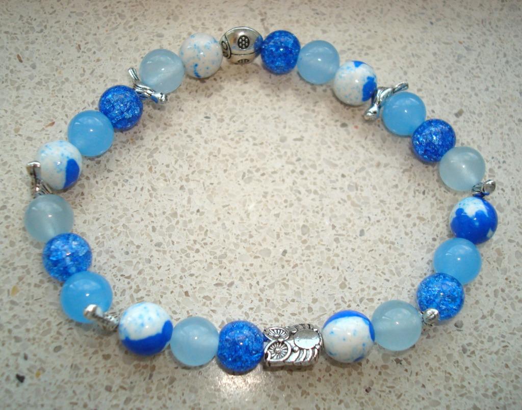Armband van halfedelsteen in blauwtinten met dierenkralen, Handtassen en Accessoires, Armbanden, Nieuw, Elastiek, Blauw, Met bedels of kralen
