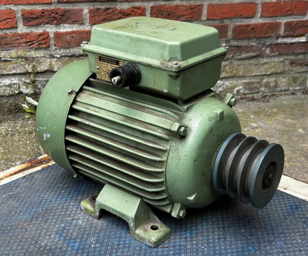 Elektromotor VEM - THURM, Ophalen, Zo goed als nieuw, Elektromotor, 1400 tot 1800 rpm