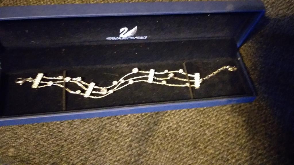 Bracelet en corde et cristal Swarovski signé avec boîte, Enlèvement