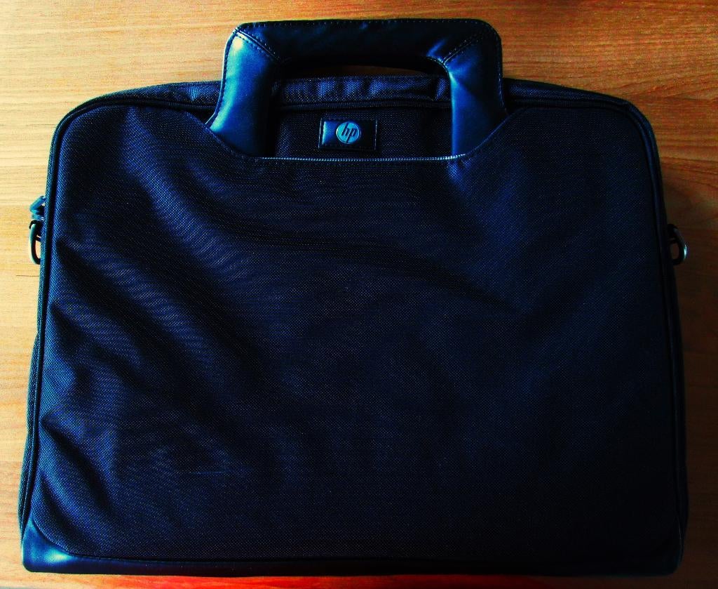 HP Laptoptas 15 Inch Zwart met Schouderriem 513473-B22, Enlèvement ou Envoi, 15 pouces, Comme neuf, Sac à bandoulière
