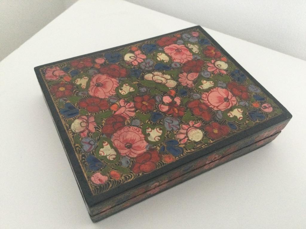 Kleine houten bloemendoos India of Iran?, Ophalen