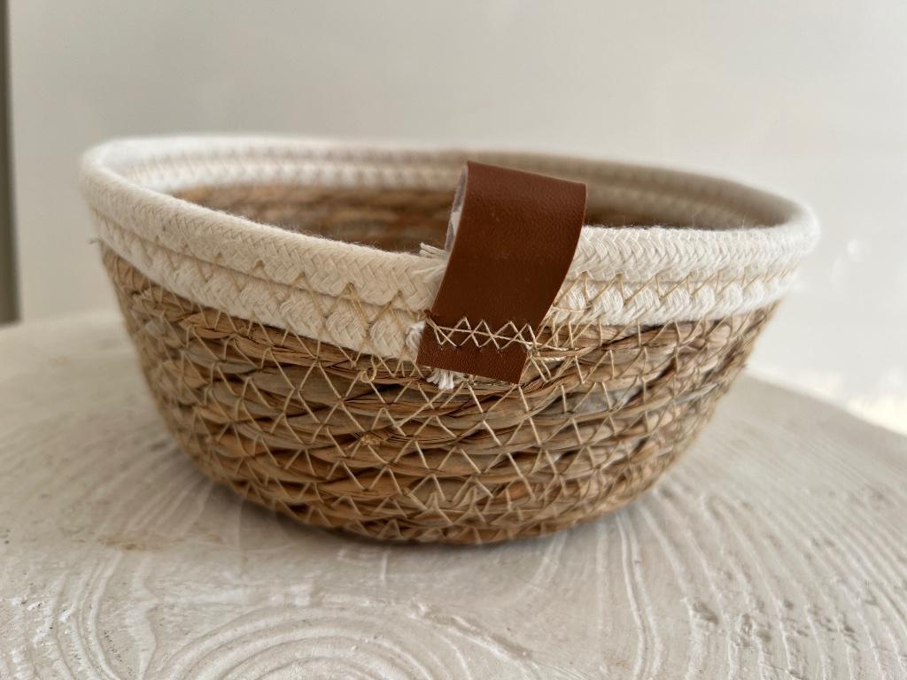 Petit panier en osier décoration design :, Enlèvement, Comme neuf, Osier, Panier