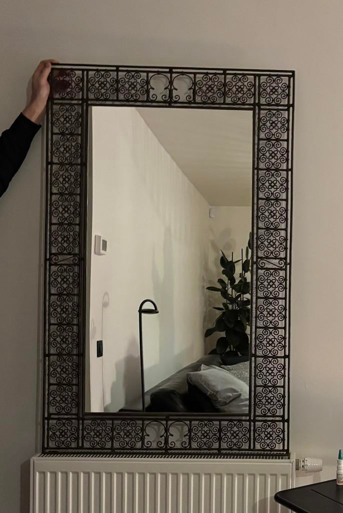 GRAND MIROIR MAROCAIN, Enlèvement
