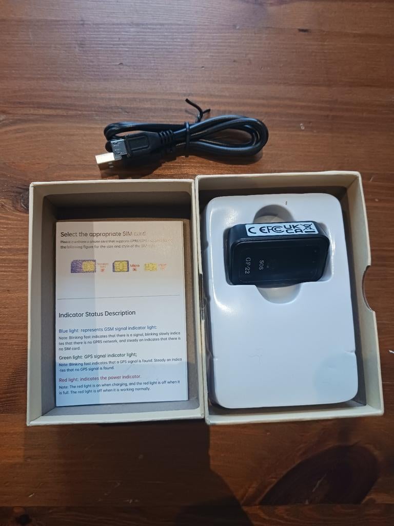 GPS-tracker voor voertuig *simkaart plaatsen*