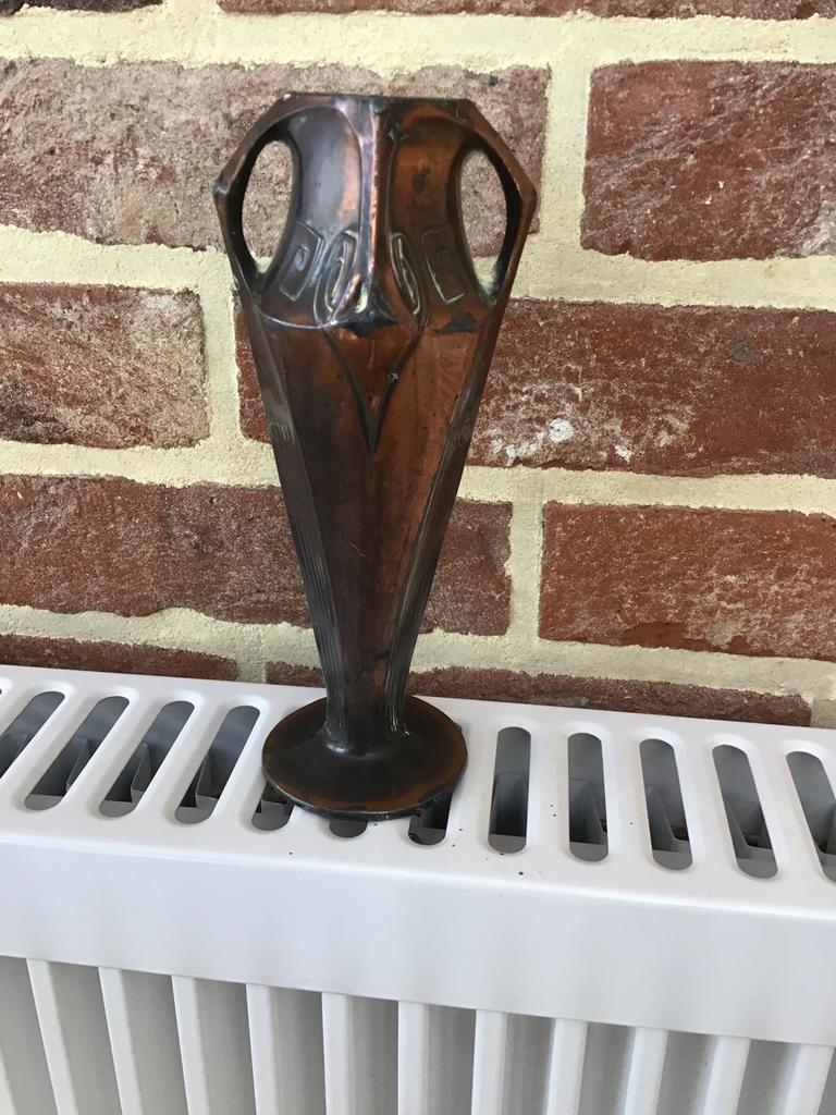 Vase Jugenstil art nouveau en étain cuivré vers 1900, Enlèvement ou Envoi