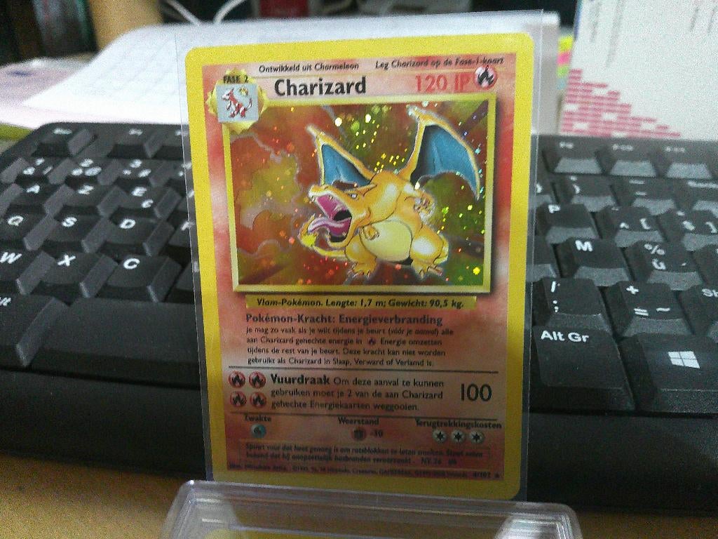 Charizard 4/102 Holo Zeldzaam, Ophalen of Verzenden, Zo goed als nieuw, Booster
