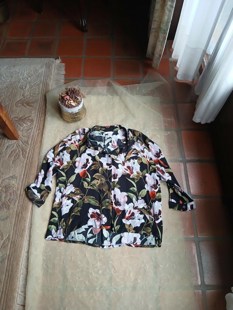 Yuka blouse met bloemenprint mooie staat oksel 57 cm, Enlèvement ou Envoi