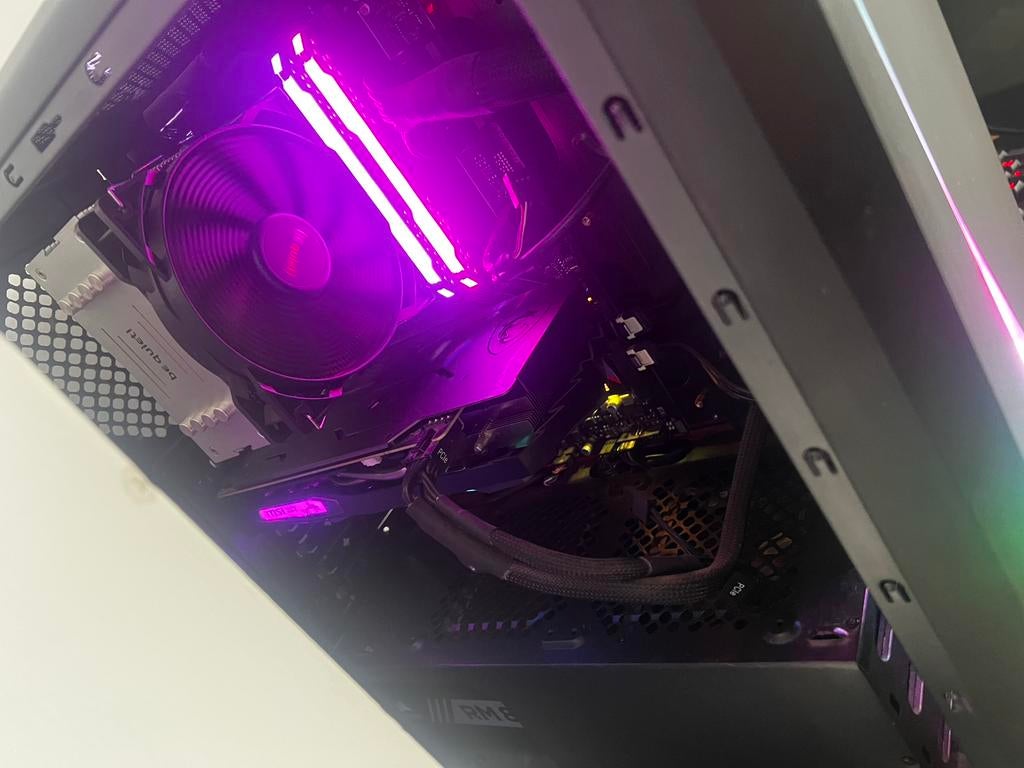 PC te koop., Informatique & Logiciels, Ordinateurs de bureau, Comme neuf, 4 Ghz ou plus, HDD, 32 GB, Avec carte vidéo, Avec moniteur