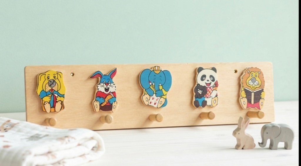 Leuke houten kinderkapstok met dieren (5 haken), Huis en Inrichting, Woonaccessoires | Kapstokken, Ophalen, Zo goed als nieuw