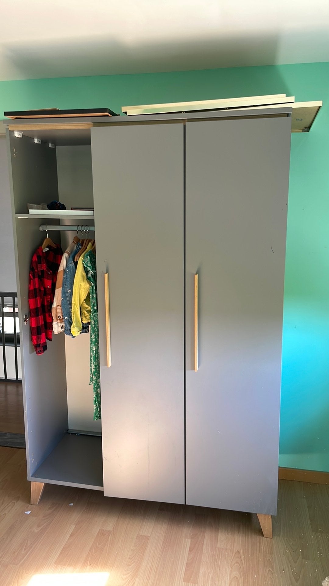 Kleerkast + commode (kleine schade), Ophalen, Gebruikt