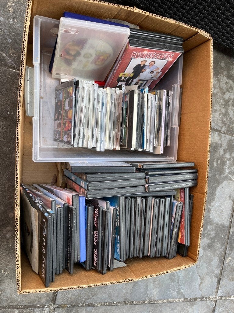 Doos met 70 tal DVD’s en CD’s, Ophalen